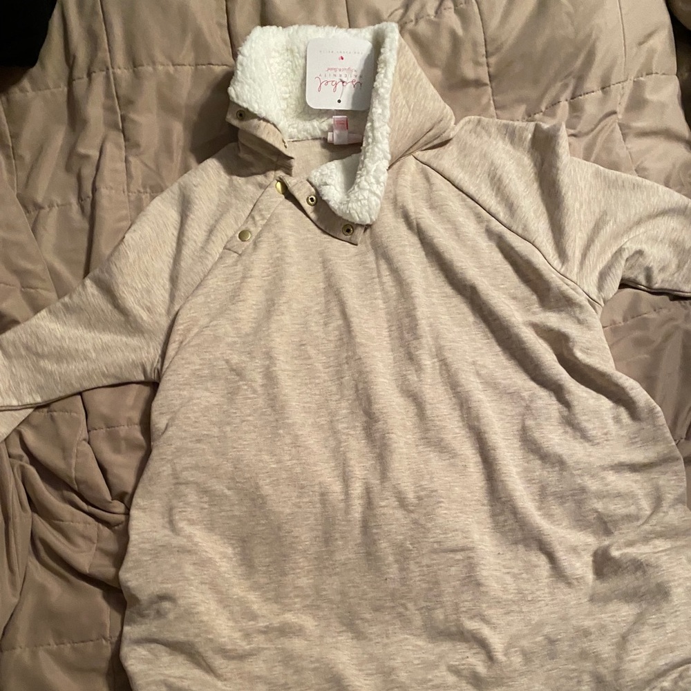 New with tags Maternity sweatshirt